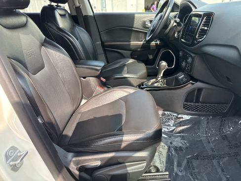 Used 2019 Jeep Compass Limited FWD image 12
