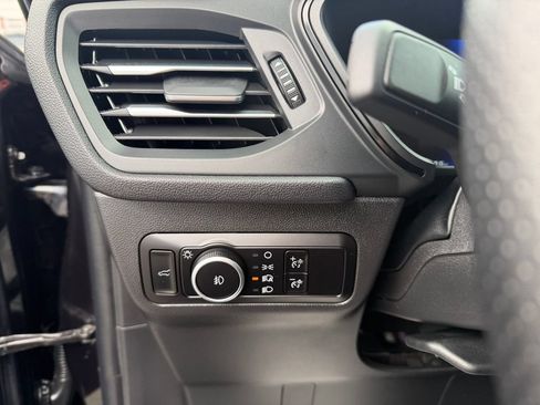 Used 2025 Ford Escape ST-Line Select AWD/4WD image 14