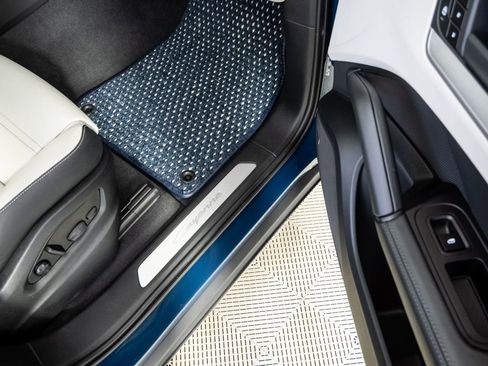 Certified 2025 Porsche Cayenne Coupe w/ Premium Package Plus image 26