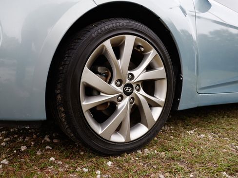 Used 2016 Hyundai Veloster image 29