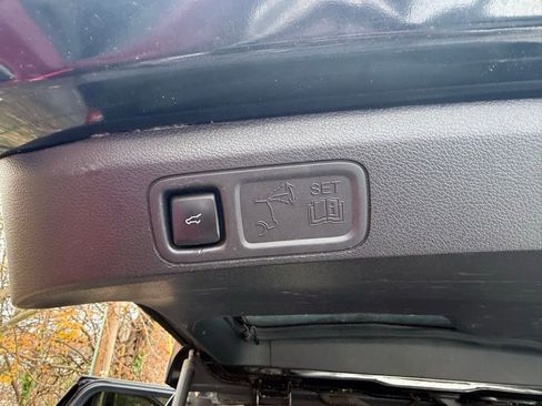 Used 2024 Ford Expedition Limited image 16