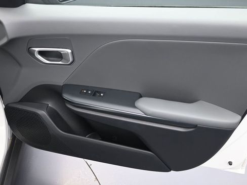 New 2025 Kia K4 FWD image 34