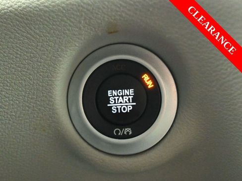 Used 2024 Chrysler Pacifica Touring-L image 25