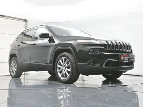 Used 2018 Jeep Cherokee Limited AWD/4WD image 26