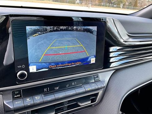 Used 2025 Toyota Camry SE image 14