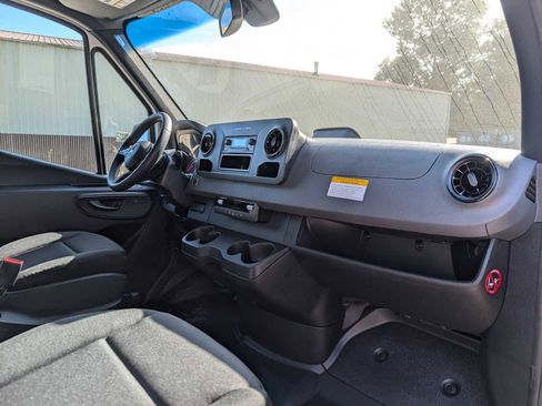Used 2025 Mercedes-Benz Sprinter 2500 image 12