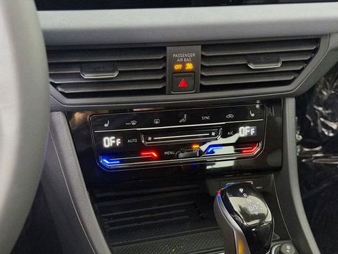 New 2026 Volkswagen Jetta SE FWD image 17