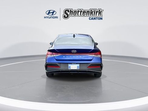 Used 2024 Hyundai Elantra SEL FWD image 7