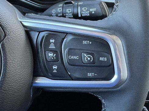 Certified 2025 Jeep Wrangler Sahara AWD/4WD image 19