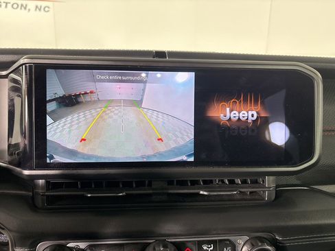 Used 2024 Jeep Wrangler Rubicon image 15