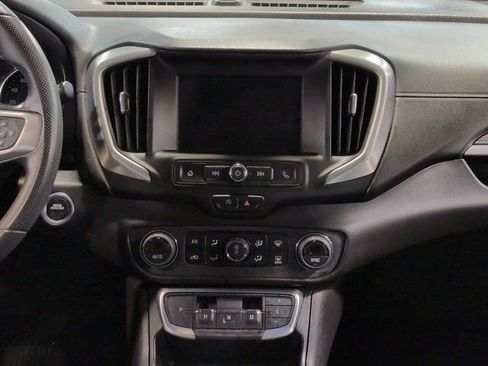 Used 2024 GMC Terrain SLE w/ Driver Convenience Package FWD image 17