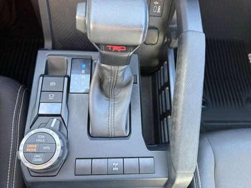 Used 2024 Toyota Tacoma TRD Off-Road image 30