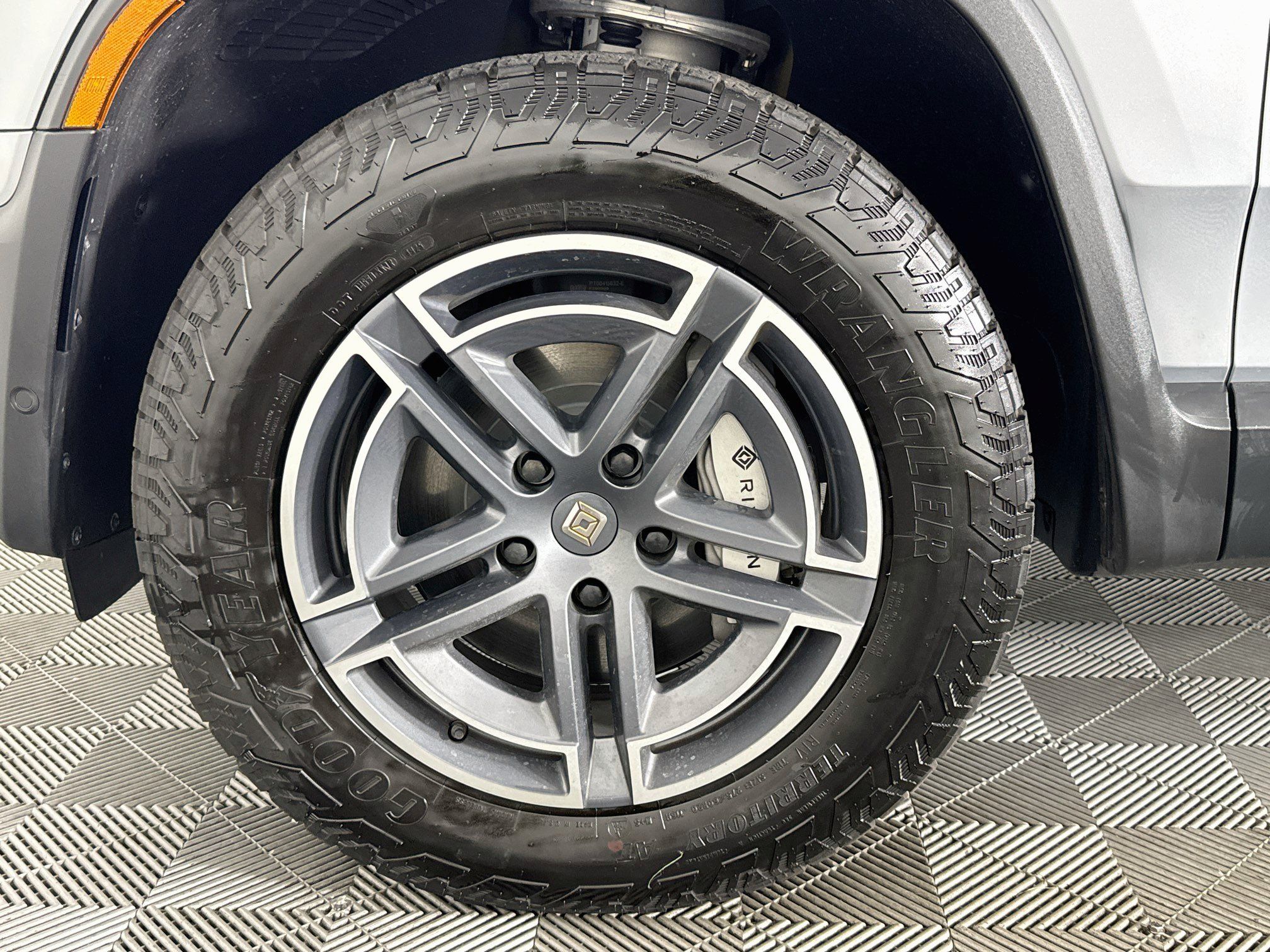 Used 2026 Rivian R1S Adventure Dual AWD/4WD image 34