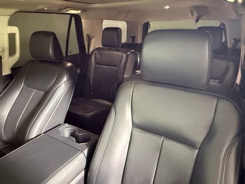 Used 2022 Ford Expedition XLT image 34