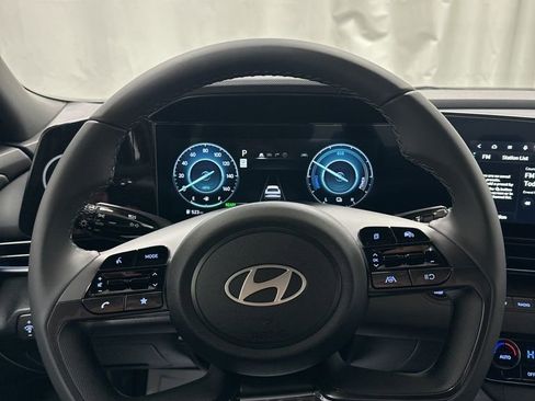 New 2025 Hyundai Elantra SEL image 10