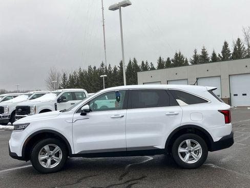 Used 2023 Kia Sorento LX image 20