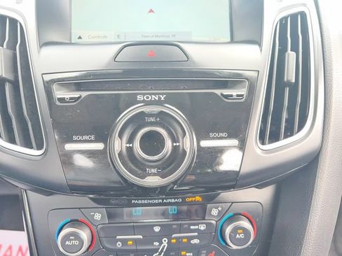 Used 2016 Ford Focus Titanium w/ Titanium Technology Package FWD image 22