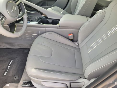 New 2025 Hyundai Elantra SEL image 15