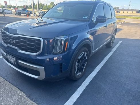 Used 2023 Kia Telluride S FWD image 3
