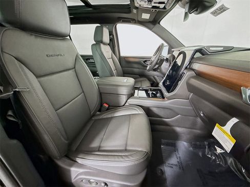 New 2026 GMC Yukon Denali w/ Sun & Power Step Package image 25