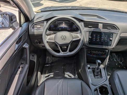 Used 2023 Volkswagen Tiguan SE FWD image 18