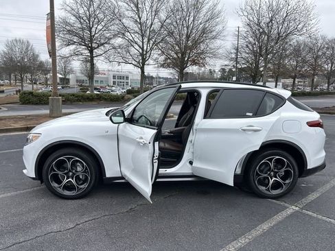 Used 2023 Alfa Romeo Stelvio Ti image 21