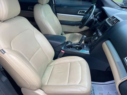 Used 2016 Ford Explorer XLT w/ Equipment Group 202A AWD/4WD image 39