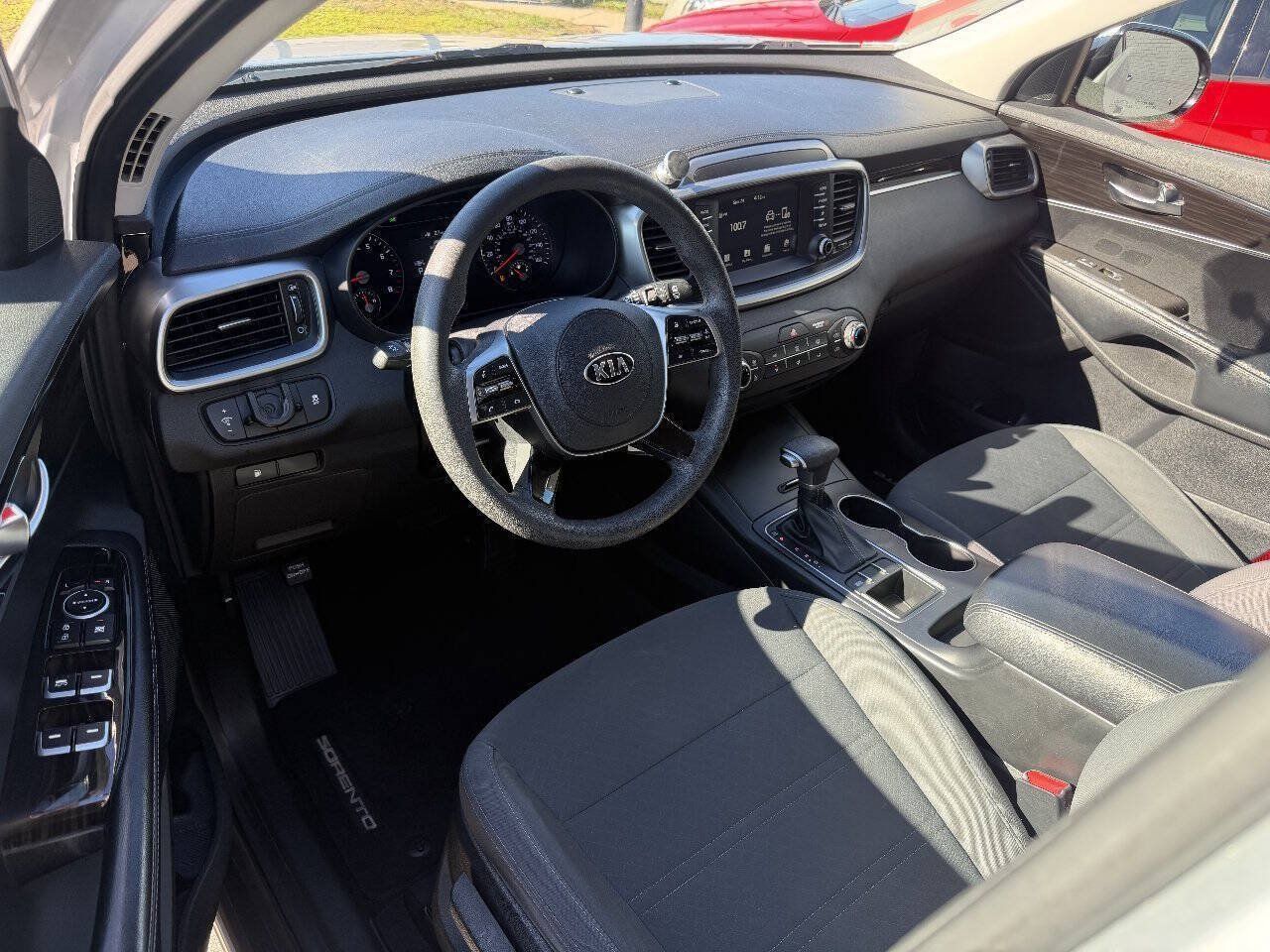 Used 2019 Kia Sorento L FWD image 10