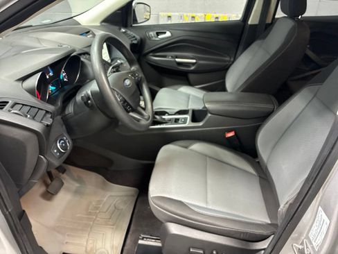 Used 2018 Ford Escape SE w/ SE Sync 3 Package AWD/4WD image 24
