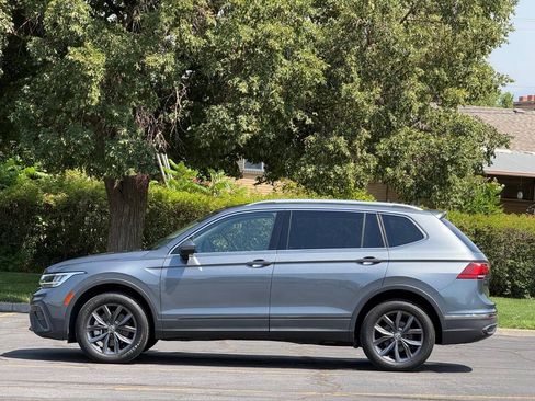 Used 2022 Volkswagen Tiguan SE FWD image 2