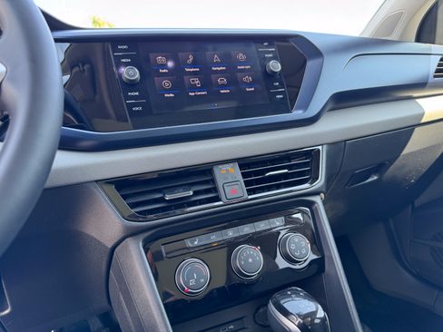 Certified 2023 Volkswagen Taos SE w/ Panoramic Sunroof Package FWD image 24