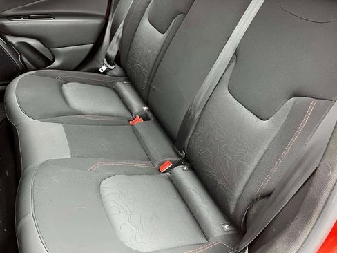 Used 2019 Jeep Renegade Trailhawk w/ Cold Weather Group II image 18