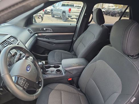Used 2018 Ford Explorer XLT image 15