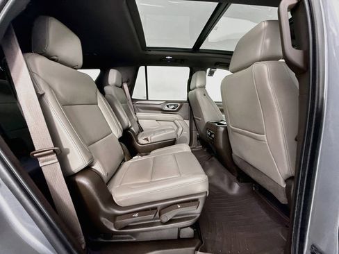 Used 2021 Chevrolet Tahoe Z71 w/ Luxury Package AWD/4WD image 30