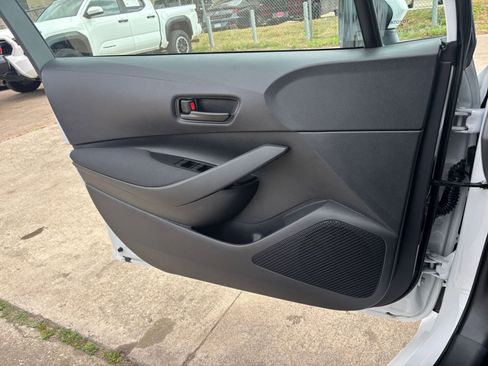 Used 2025 Toyota Corolla LE image 18