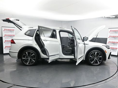 Used 2024 Volkswagen Tiguan SEL R-Line image 42