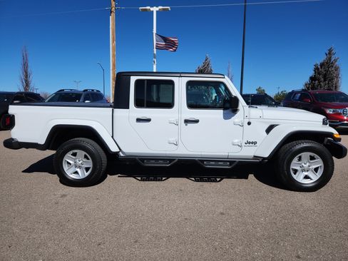 Used 2022 Jeep Gladiator Sport image 2