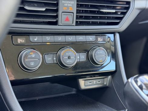 Used 2024 Volkswagen Jetta SE image 14