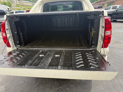 Used 2013 Chevrolet Avalanche LTZ AWD/4WD image 79