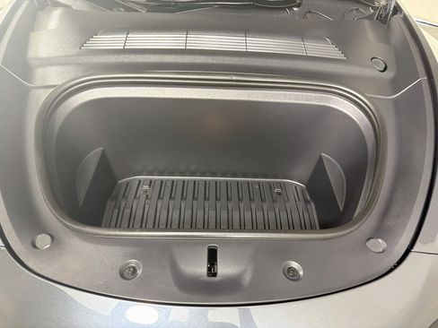 Used 2024 Tesla Model Y Long Range RWD image 33