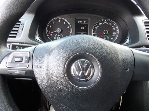 Used 2013 Volkswagen Passat 2.5 S image 18