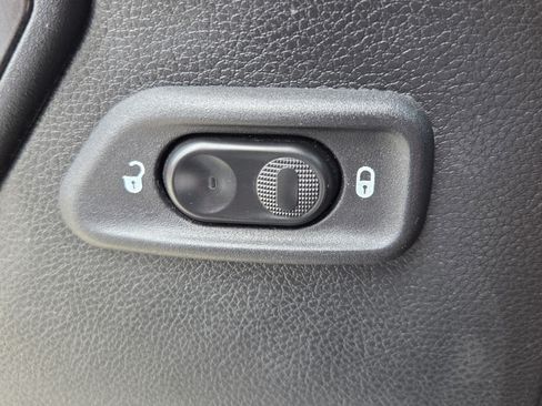 Used 2017 Jeep Wrangler Unlimited Rubicon AWD/4WD image 14
