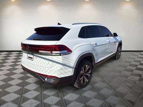 Used 2024 Volkswagen Atlas Cross Sport SE FWD image 6