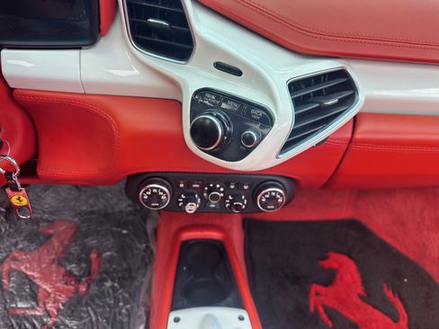 Used 2013 Ferrari 458 Spider image 16