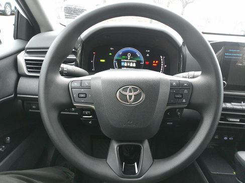 Used 2025 Toyota Camry LE image 19