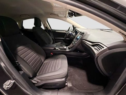 Used 2020 Ford Fusion SE image 24