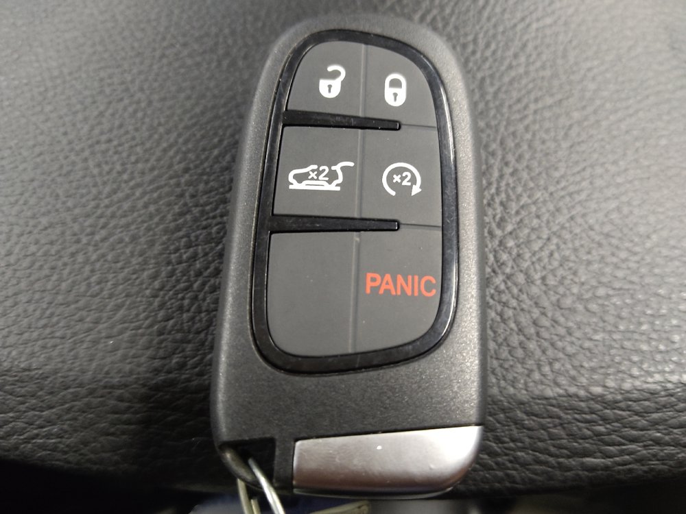 Used 2019 Jeep Cherokee Limited FWD image 32