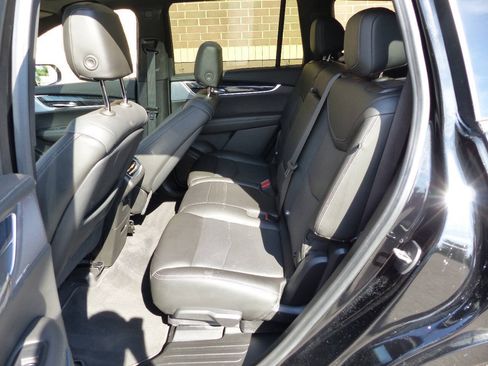 Used 2023 Cadillac XT6 Premium Luxury w/ Technology Package AWD/4WD image 41