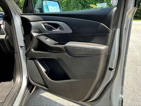 Used 2023 Chevrolet Traverse LT image 25