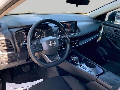 Used 2025 Nissan Rogue S FWD image 15